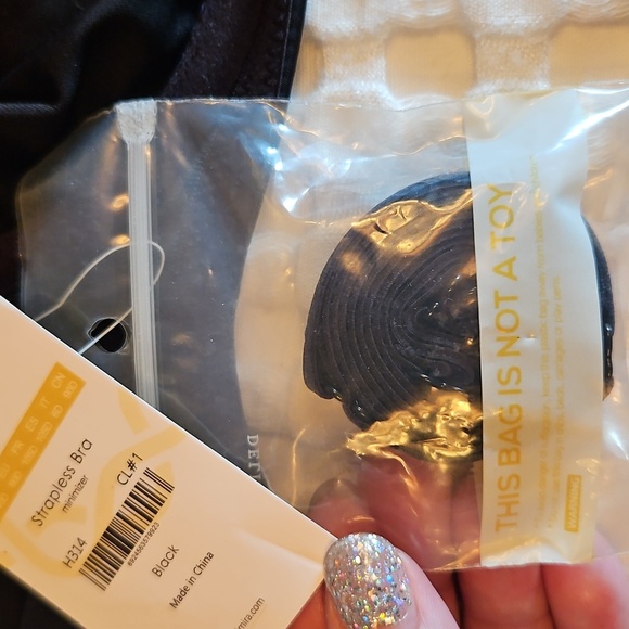 Black Strapless Bra - Picture 4 of 6